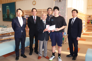 巴中学校ハンドボール部へ助成金